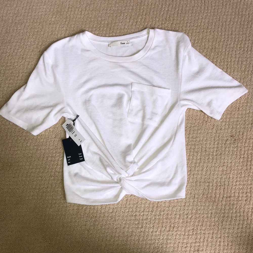 NWOT!! Never worn Aritzia white knot tee